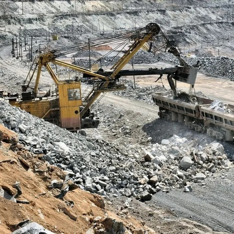Feldspar and quartz mining